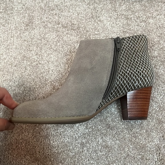 Vionic Boots - Picture 2 of 6